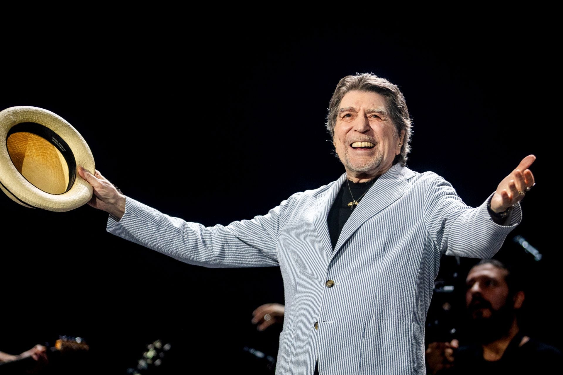 Sabina se despide de Valencia con el primero de tres conciertos de su gira final