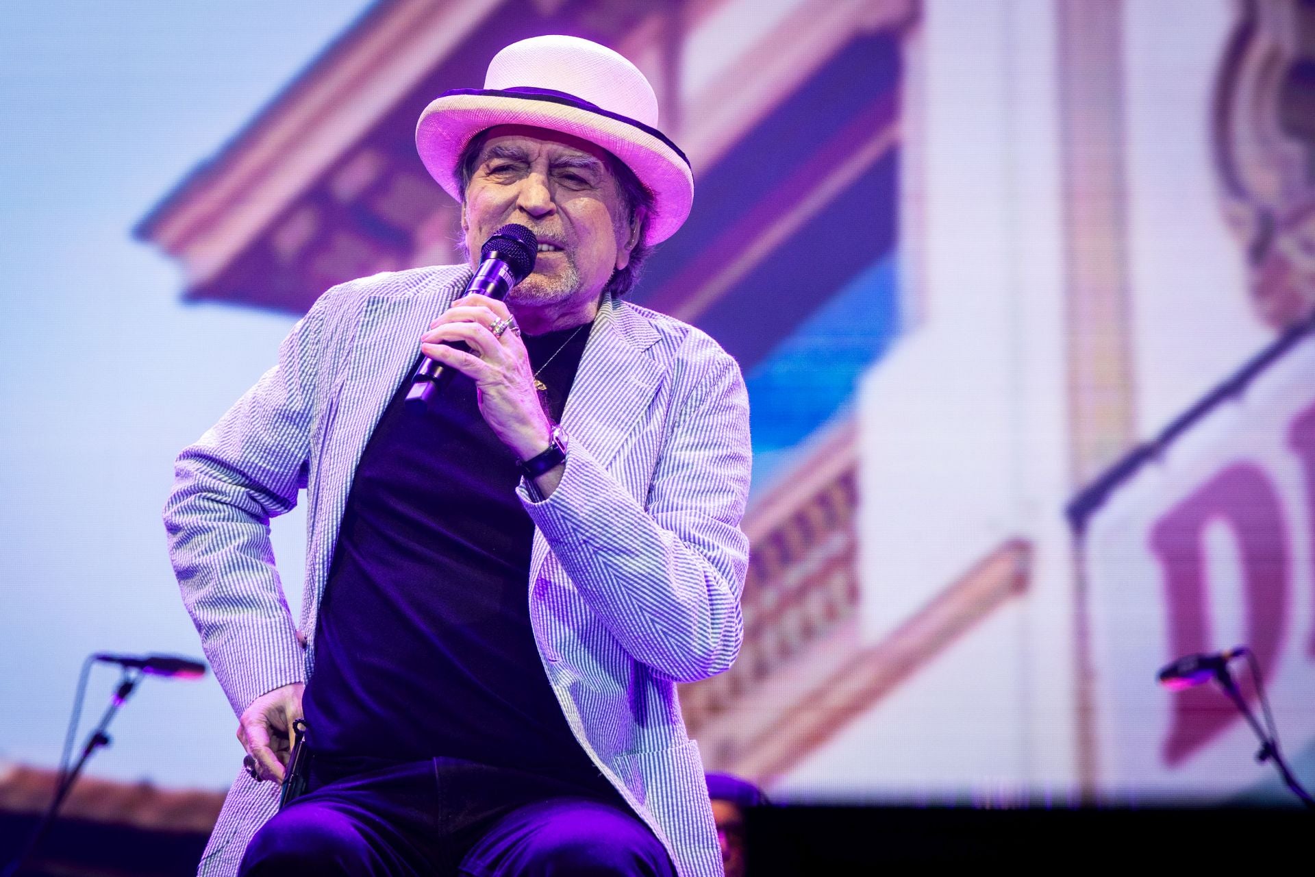 Sabina se despide de Valencia con el primero de tres conciertos de su gira final