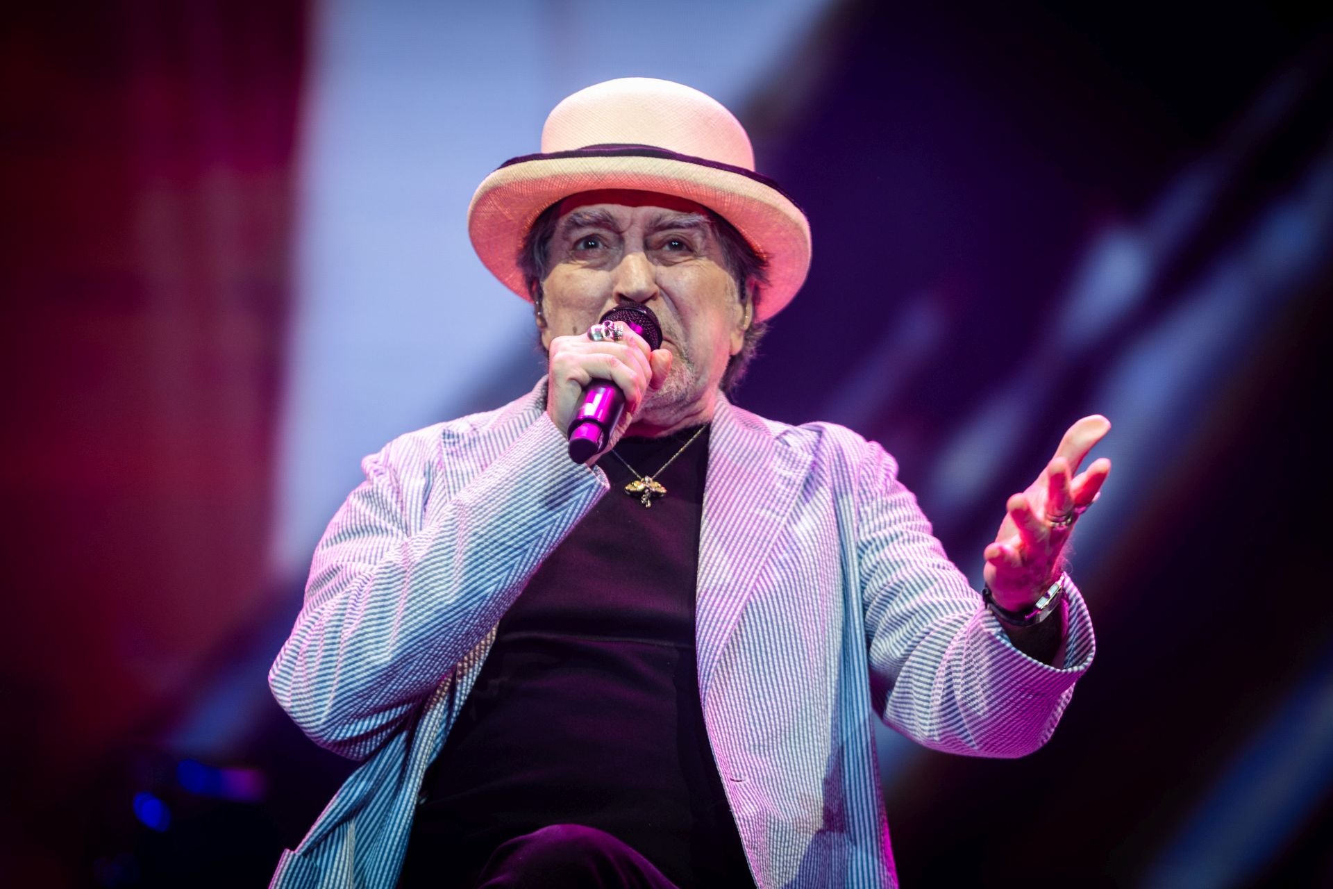 Sabina se despide de Valencia con el primero de tres conciertos de su gira final