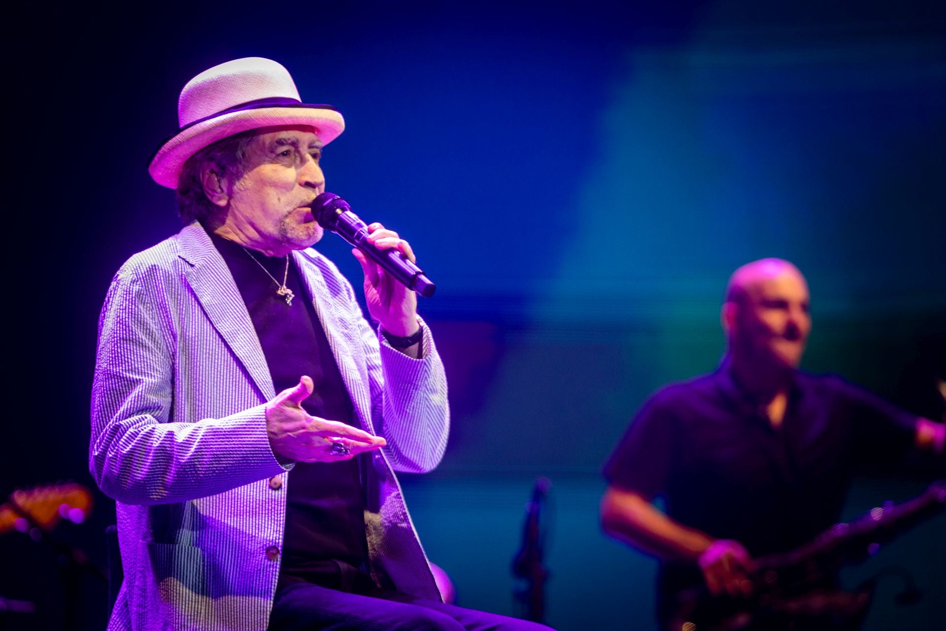 Sabina se despide de Valencia con el primero de tres conciertos de su gira final