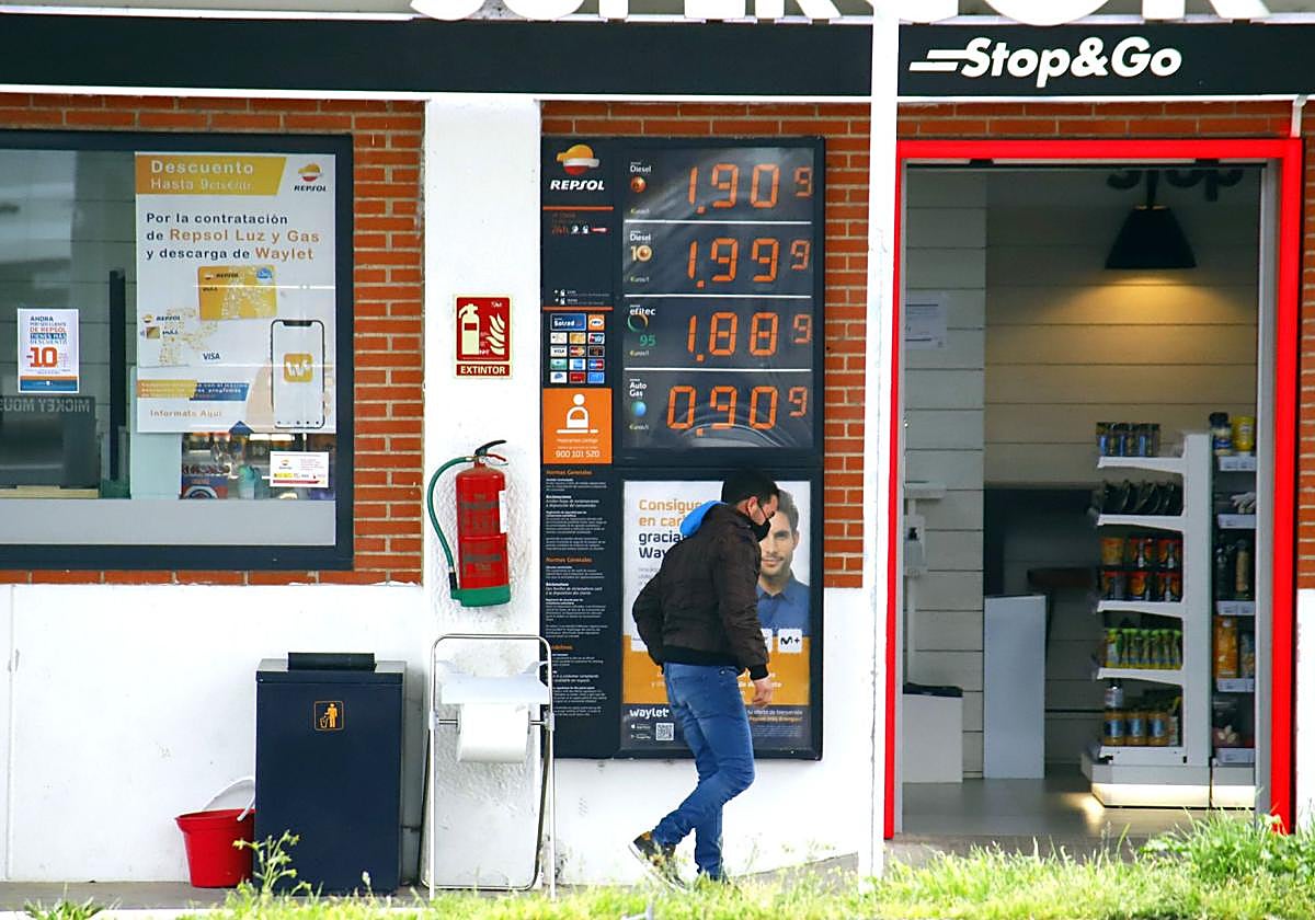 Una gasolinera.