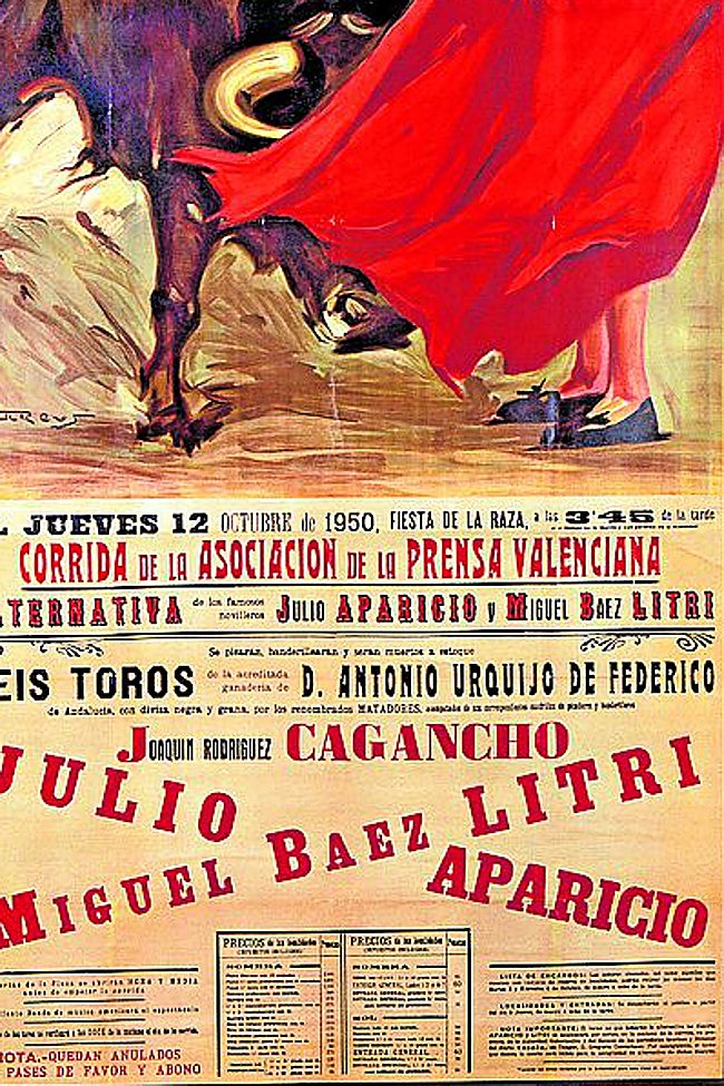 Detalle del cartel con los nombres en aspa.