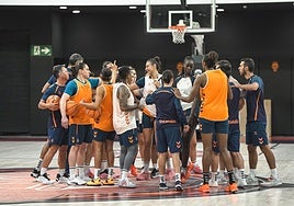 Las jugadoras del Valencia Basket, durante un entrenamiento.