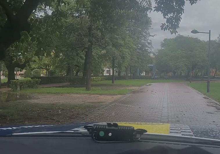 La Policía Local de Valencia insta a los ciudadanos a abandonar el viejo cauce del Turia