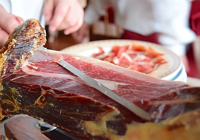 El concurso de corte de jamón durante la feria.