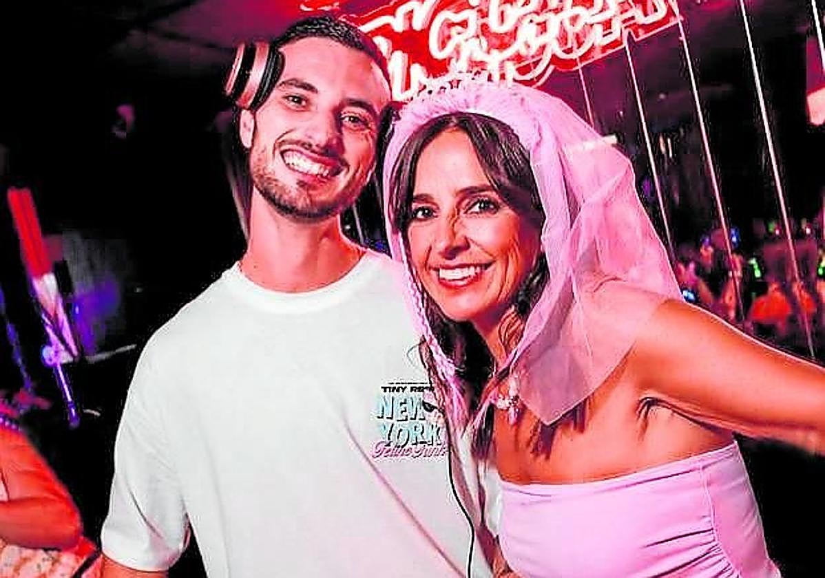 Carmen Alcayde y su novio Charly, en una imagen de archivo.