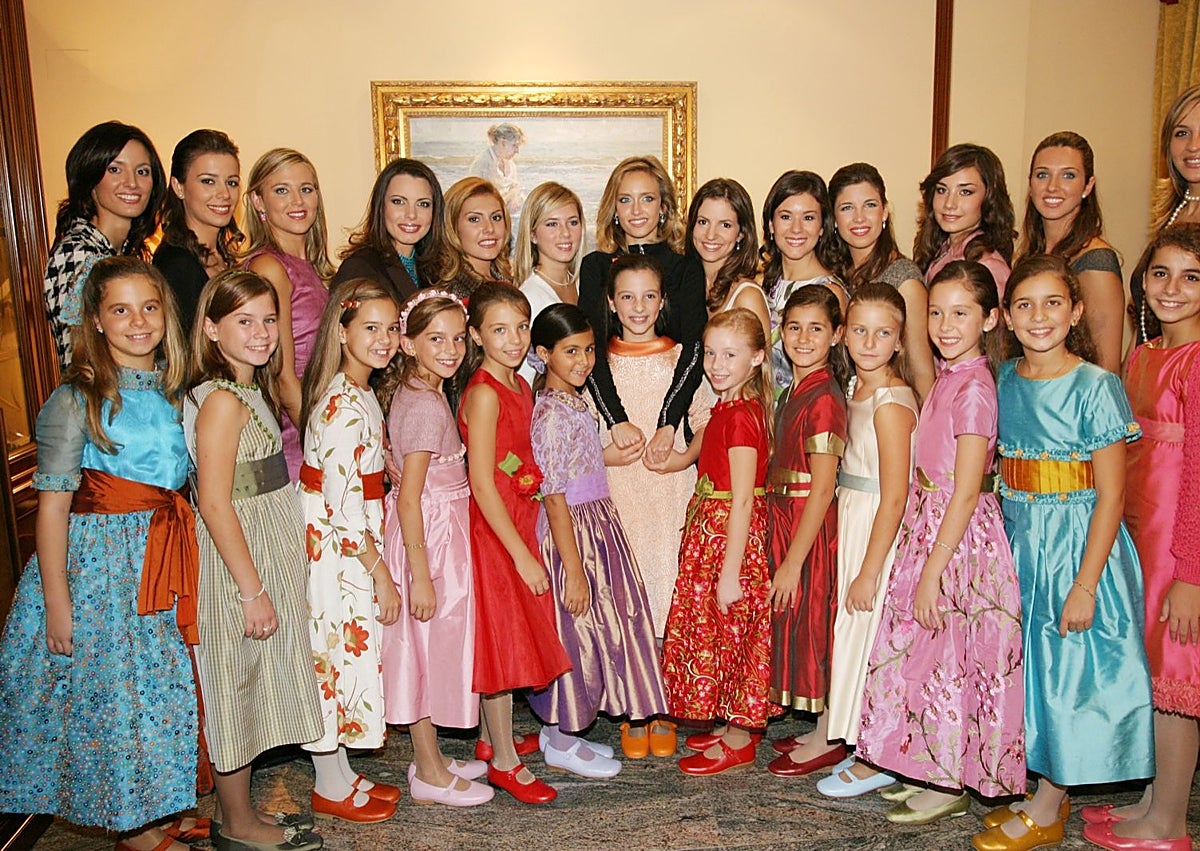 Imagen secundaria 1 - Fotos del álbum de Lucía Gil (FMV 2006).