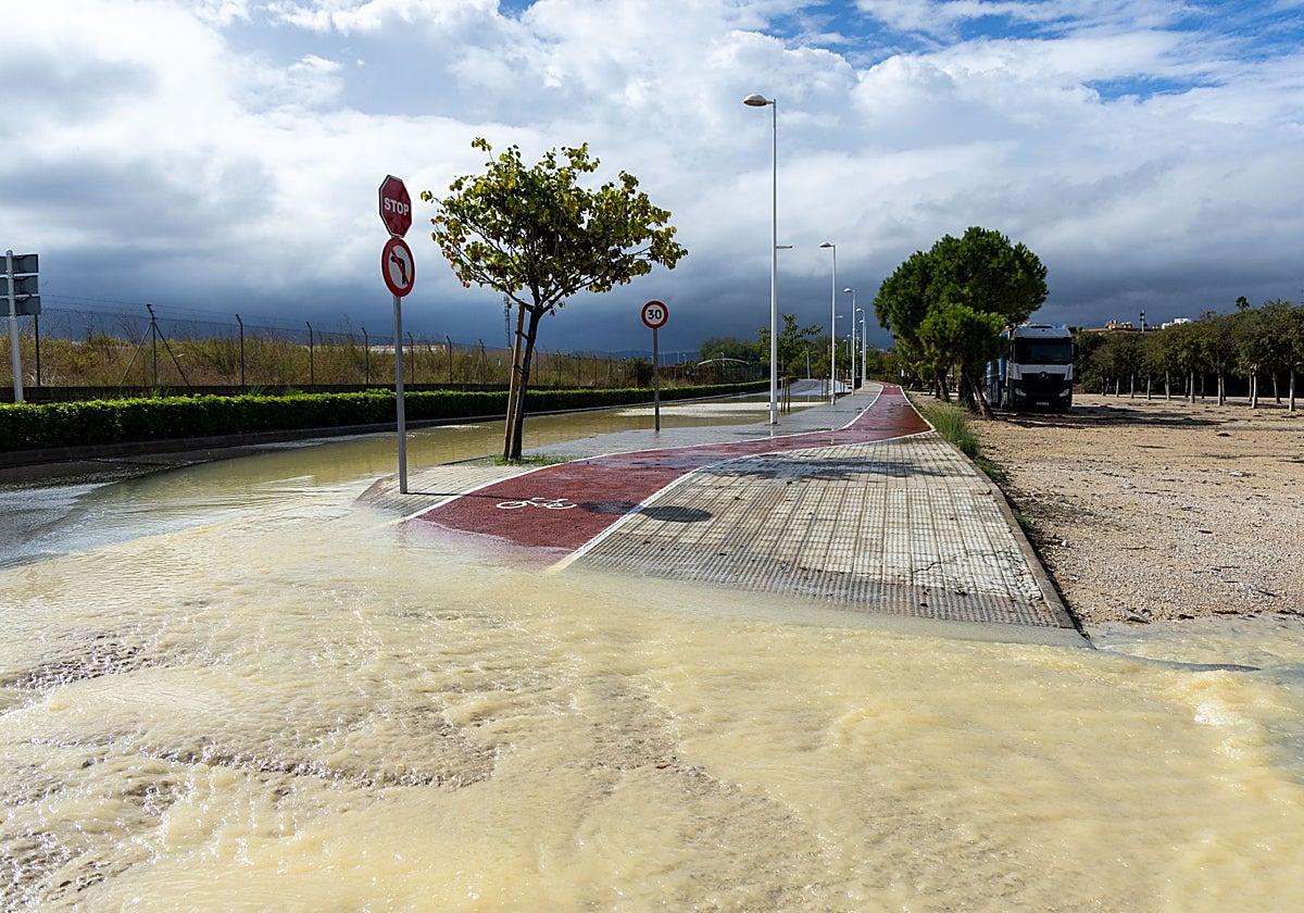 Calle anegada por el temporal de esta semana, en Picassent.