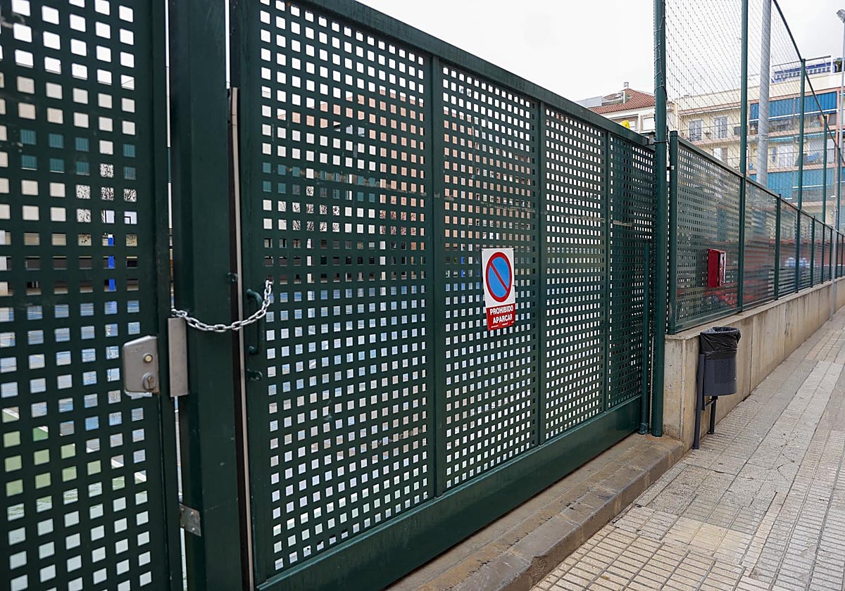 Colegio de Paiporta con las clases suspendidas este lunes.