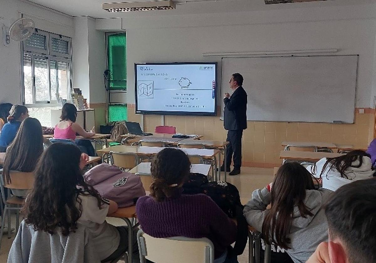 Caixa Popular reafirma su vocación de servicio a la sociedad, promoviendo valores como la solidaridad, la igualdad de oportunidades y la educación.