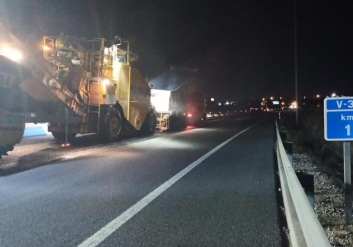 Obras de reasfaltado en la Pista de Silla.