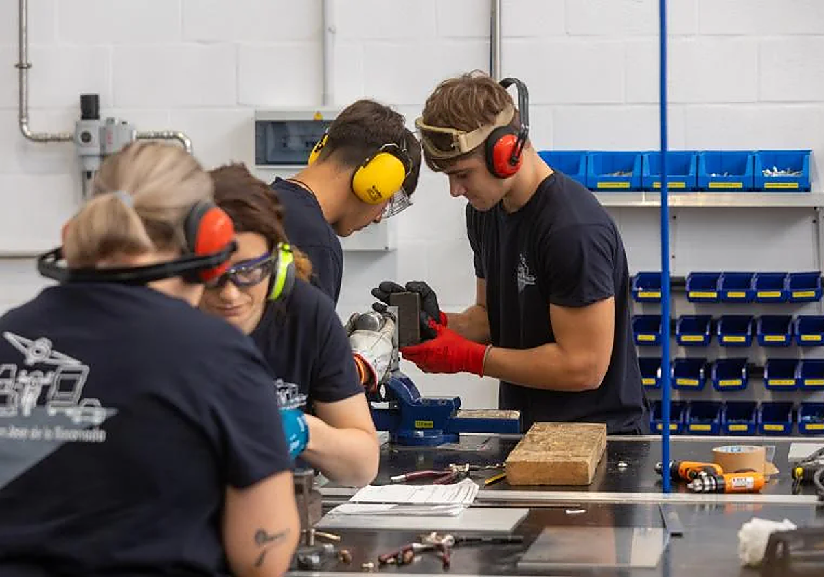 Alumnos de un grado de formación profesional, en clase.