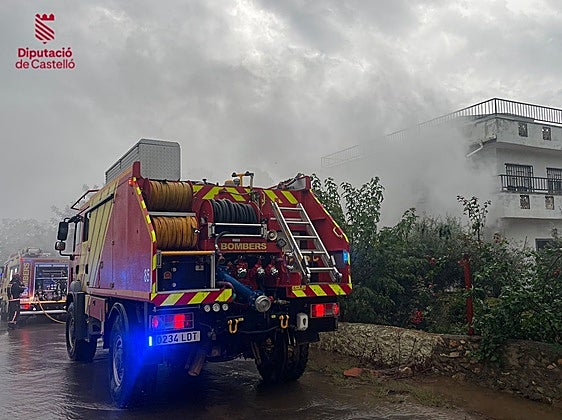 Un rayo provoca un incendio en una vivienda de Onda