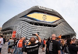 Aspecto exterior del Roig Arena en la previa del partido ante la Virtus.