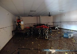 Interior del gimnasio en el polideportivo de Fuenterrobles.