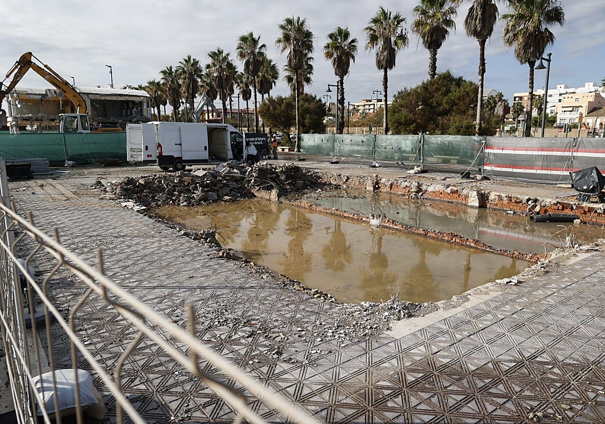 Imagen principal - Solar resultando del derribo del resturante de El Bobo.