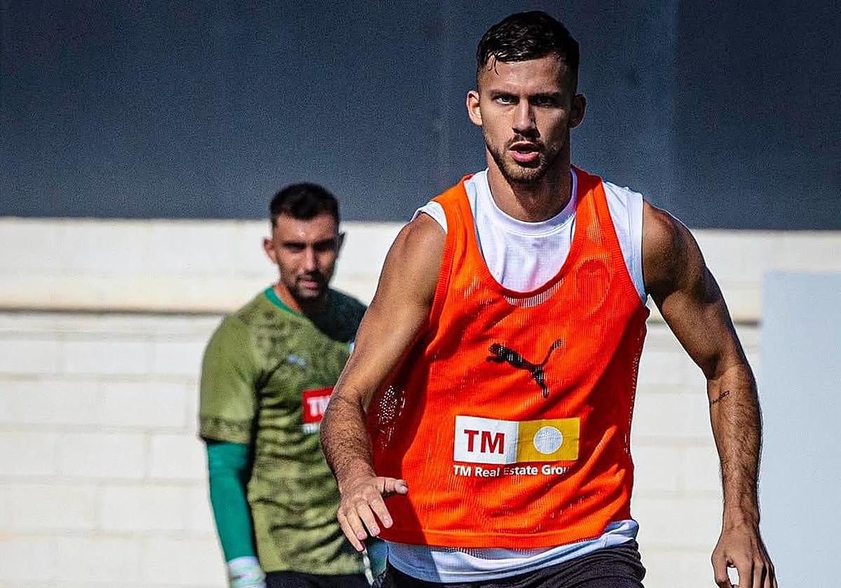 José Manuel Copete, en un entrenamiento con el Valencia.