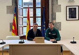 Representantes de los dos Ayuntamientos.