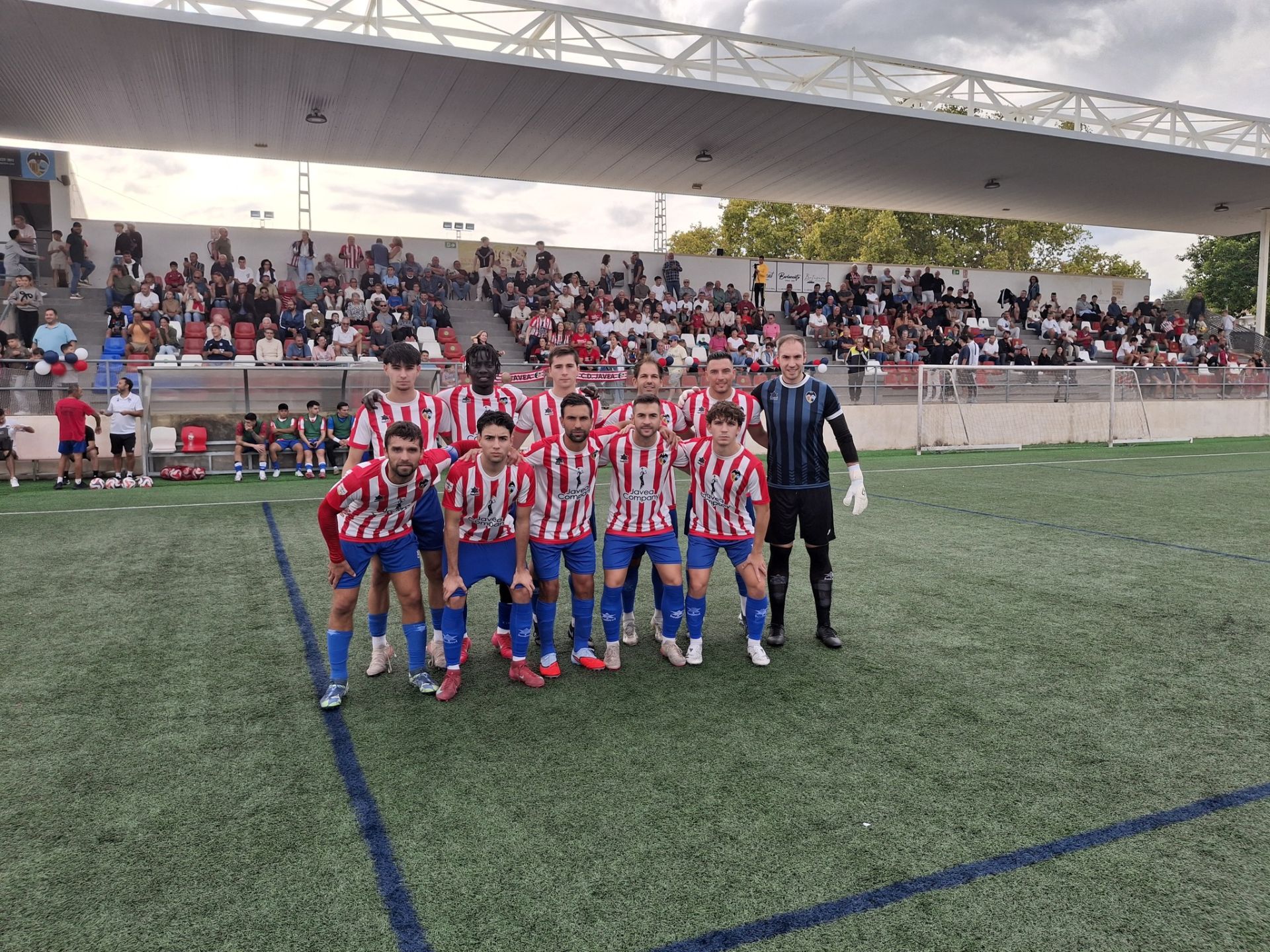 Los jugadores rojiblancos antes del inicio del encuentro.