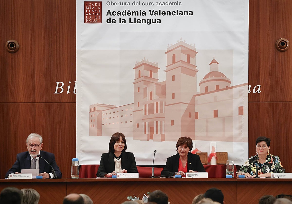 Diana Morant y Verònica Cantó, en el centro, en la apertura del curso 2024-2025.