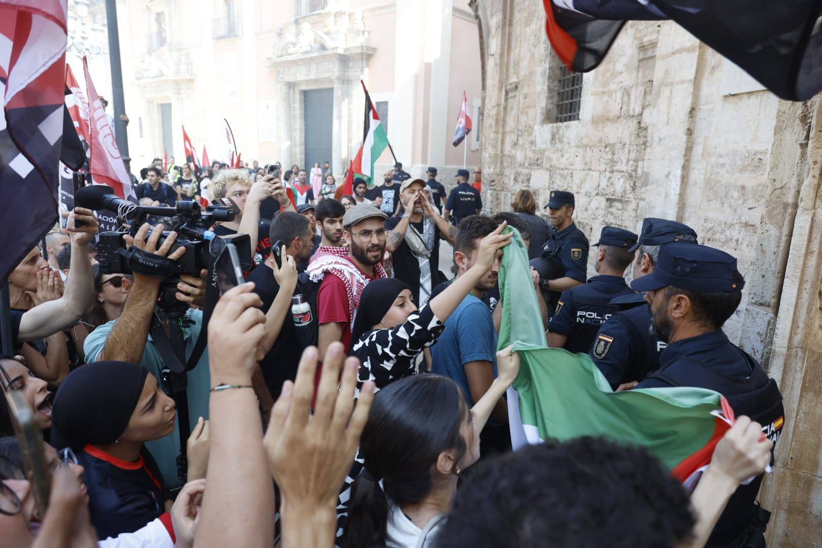 Fotos de la manifestación de estudiantes en apoyo a Palestina en Valencia