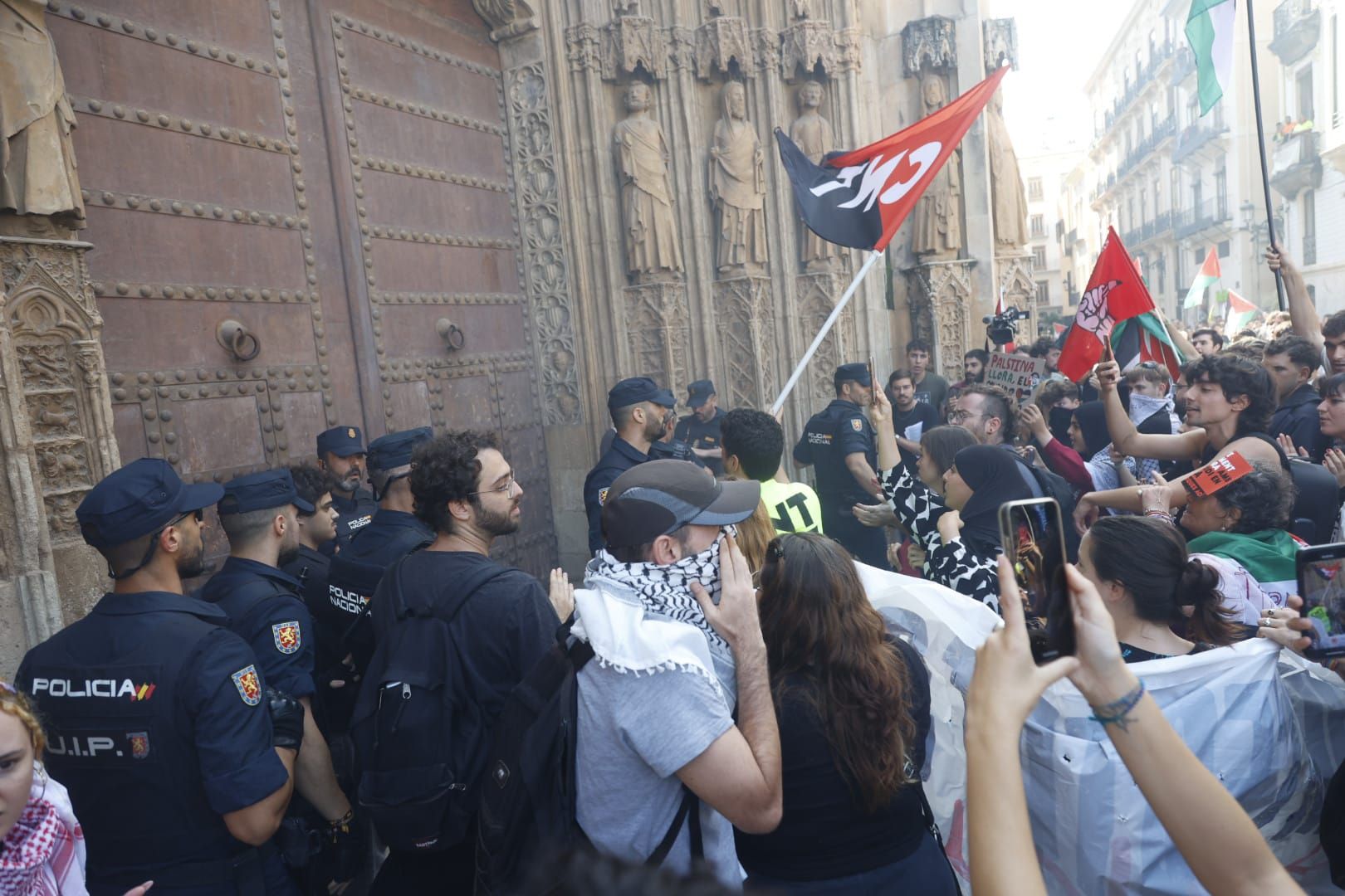 Fotos de la manifestación de estudiantes en apoyo a Palestina en Valencia