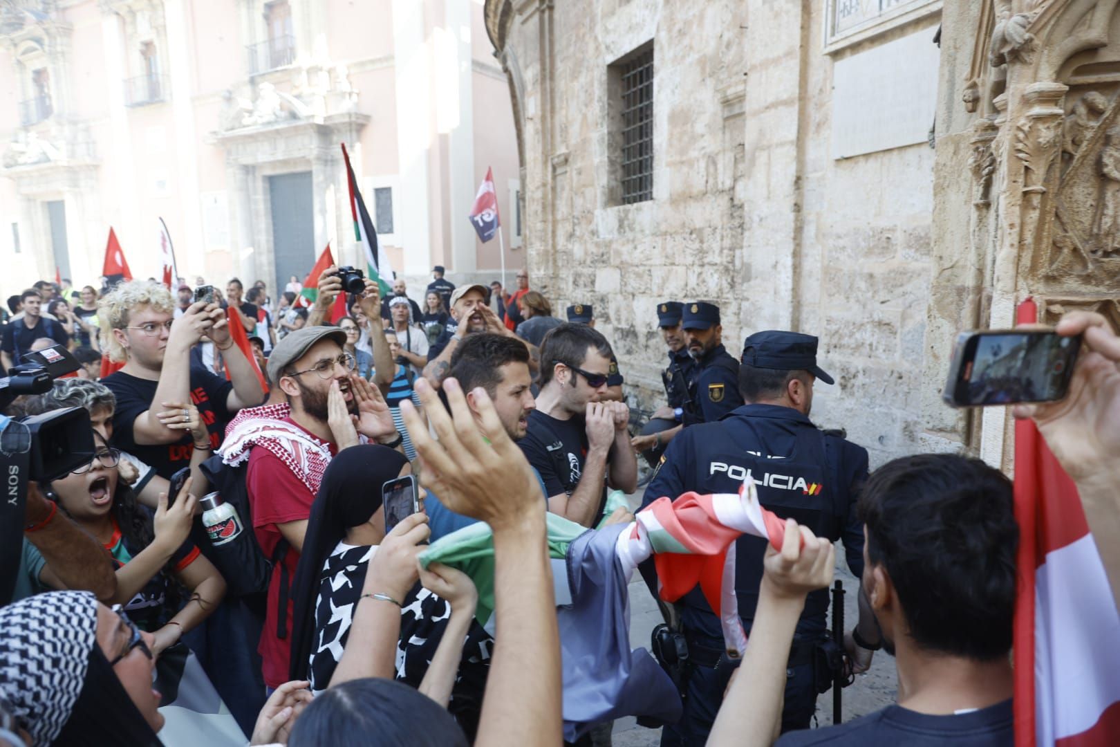 Fotos de la manifestación de estudiantes en apoyo a Palestina en Valencia