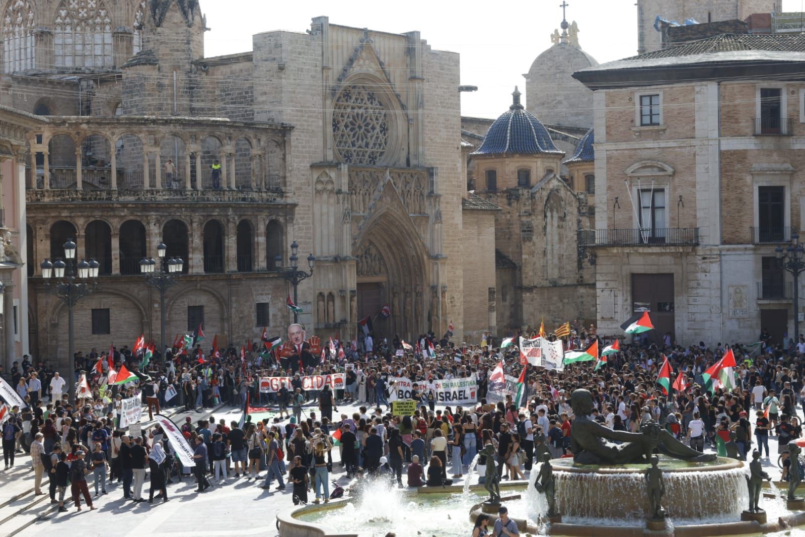 Fotos de la manifestación de estudiantes en apoyo a Palestina en Valencia