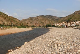 Aspecto del cauce del río Turia tras la dana en Gestalgar.