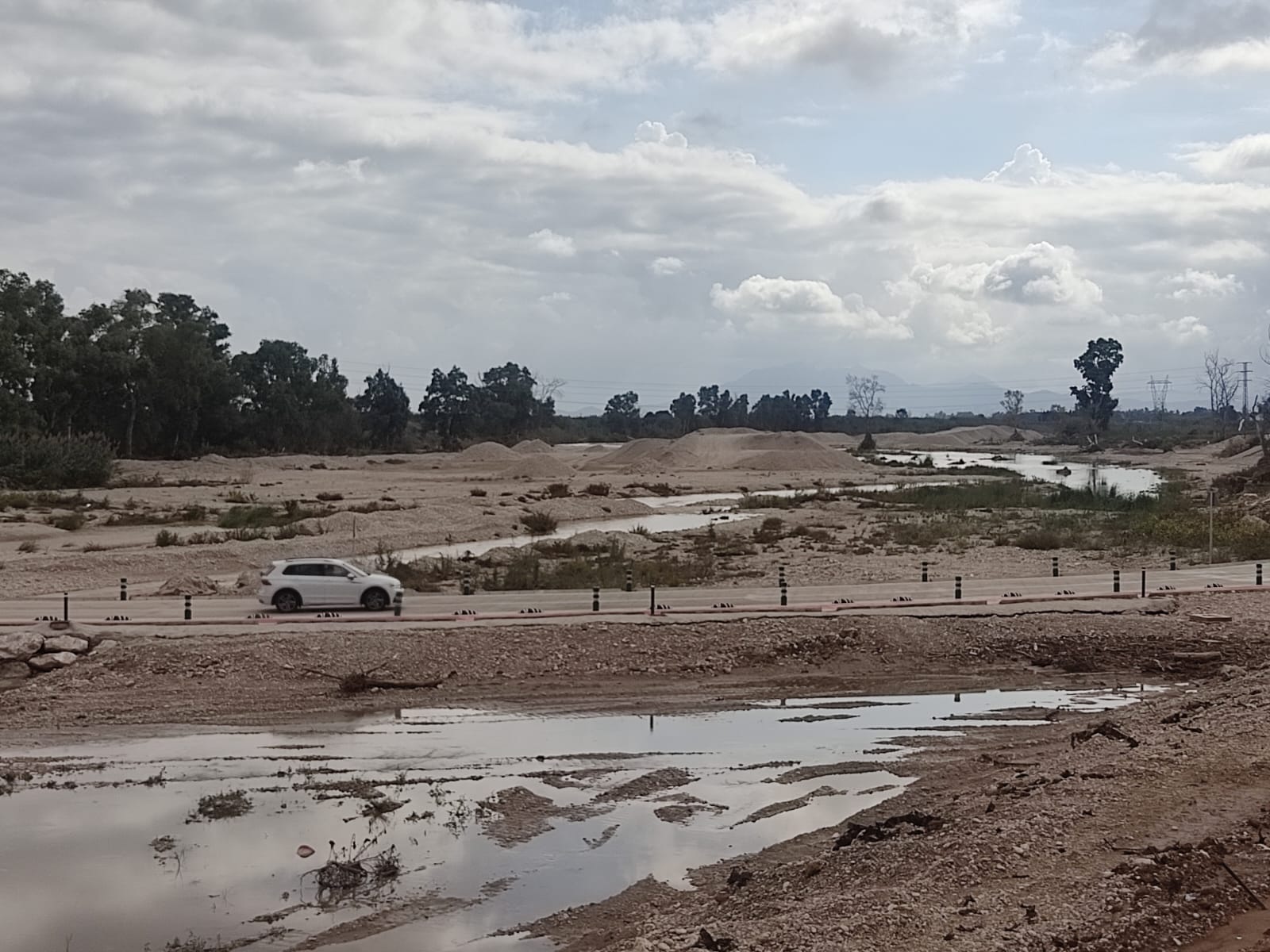 Imagen principal - Carlet llega al 85% en los trabajos de reconstrucción para recuperarse de la riada del Magro