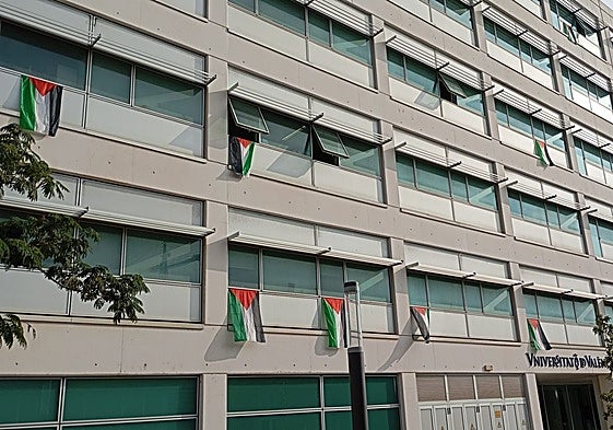 Banderas palestinas en la Facultad de Formación del Profesorado, contigua a Ciencias Sociales.