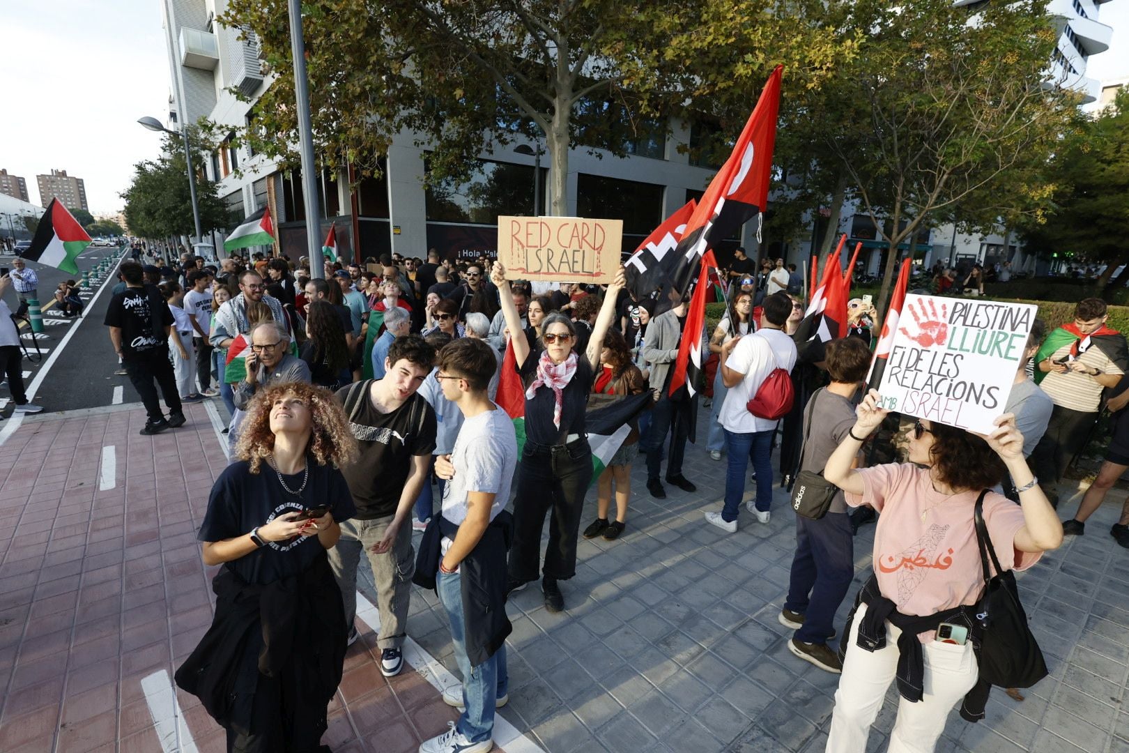 FOTOS | Protesta pro Palestina en Valencia por el Valencia Basket-Hapoel Tel Aviv