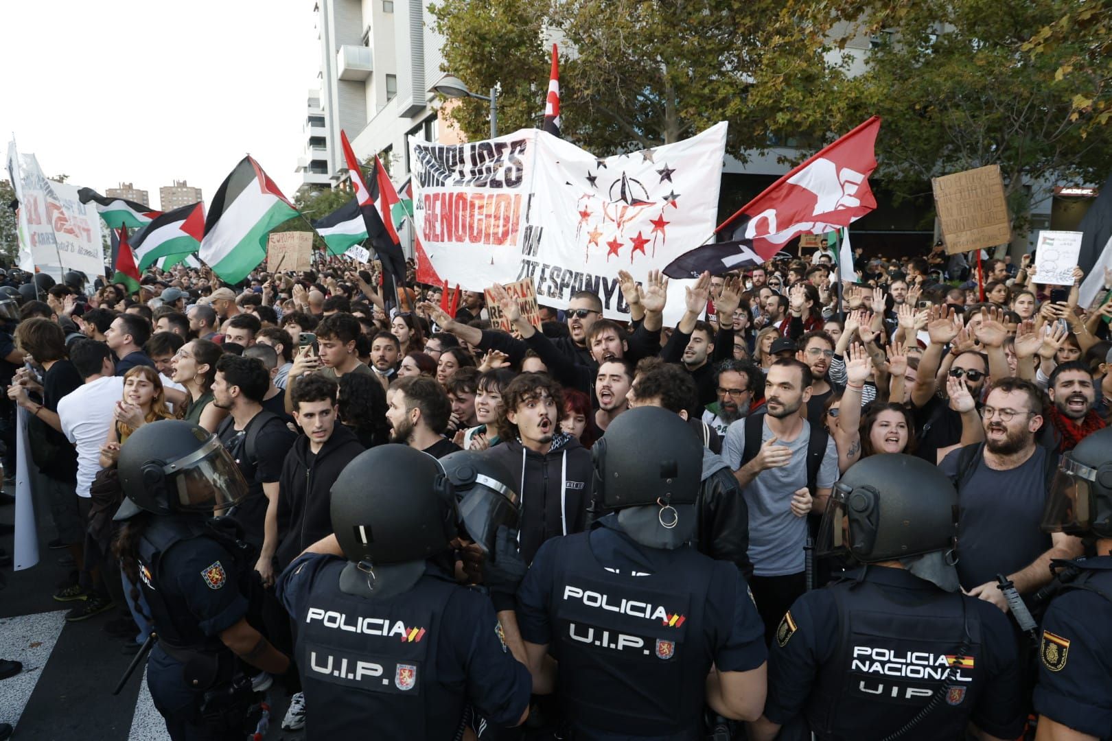 FOTOS | Protesta pro Palestina en Valencia por el Valencia Basket-Hapoel Tel Aviv