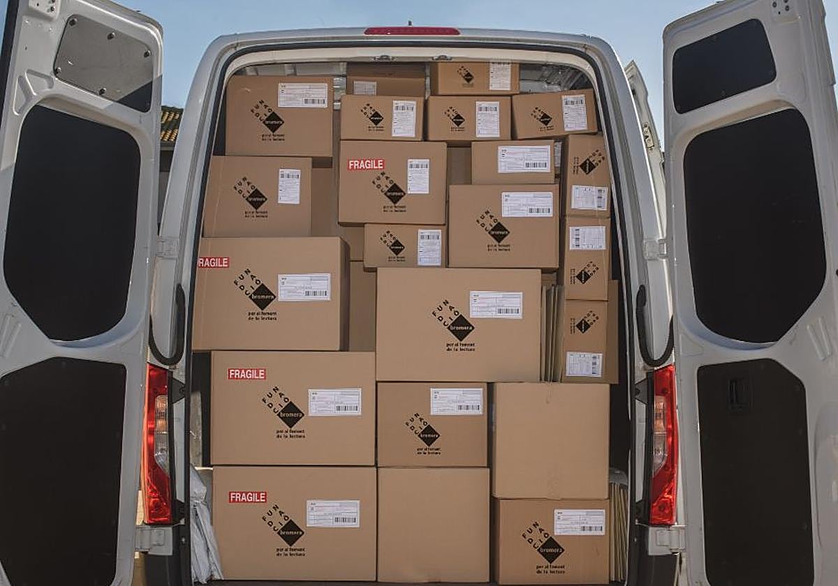 Libros que se entregarán a las bibliotecas afectadas.