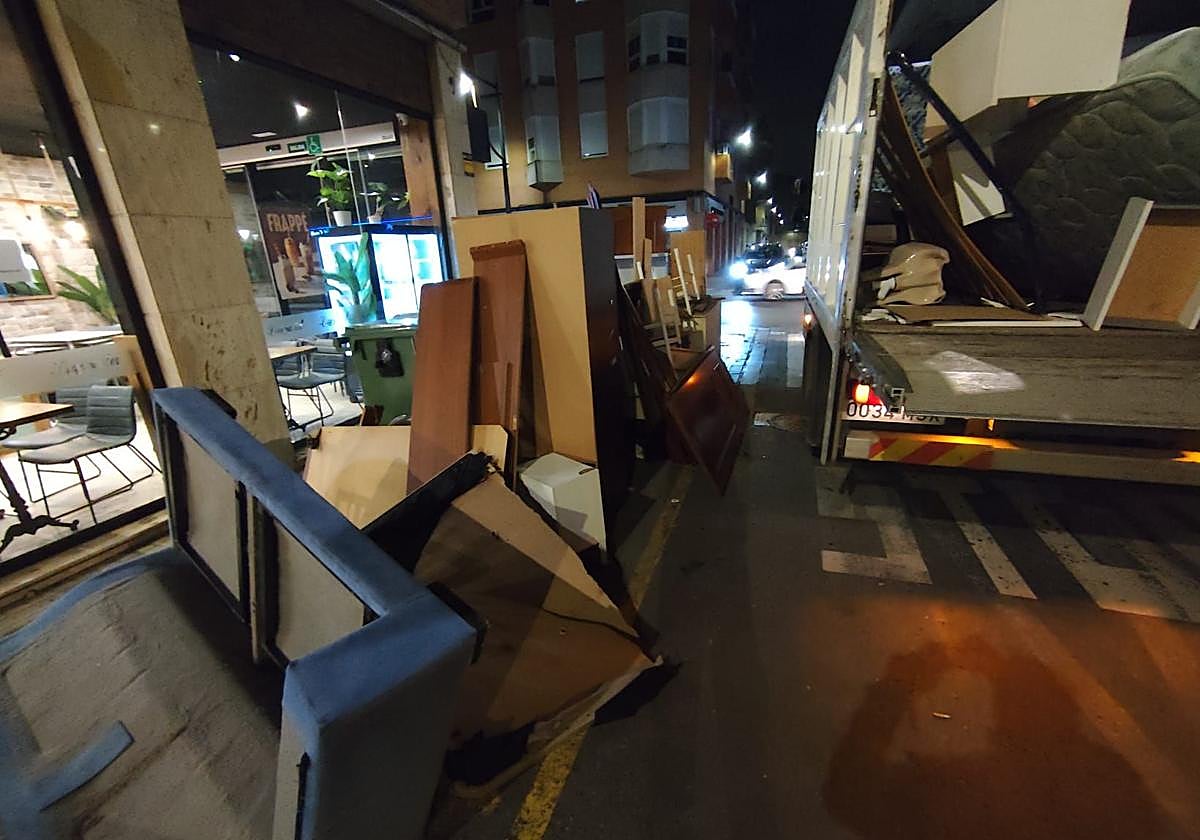 Recogida de muebles viejos y enseres en Xirivella.