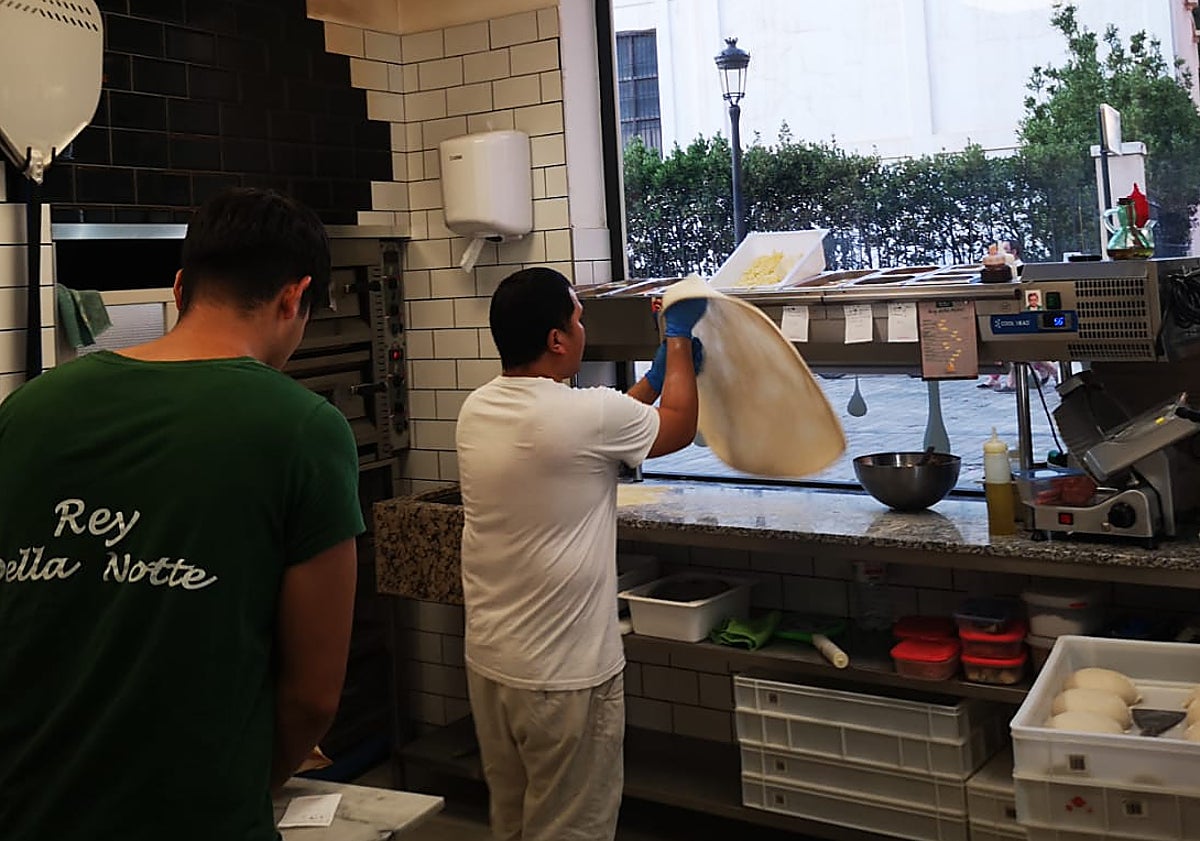 Imagen principal - La pizzeria y sus pizzas. 