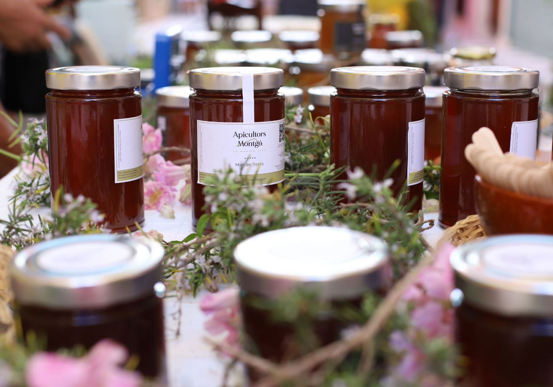Imagen secundaria 1 - Cervezas, sus preparación y la miel del Montgó.