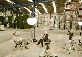 El padre Ángel y Miguel Ángel tobías durante el rodaje.