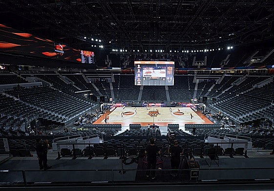 Aspecto desolador del Roig Arena, sin público durante el partido entre el Valencia Basket y el Hapoel Tel Aviv.