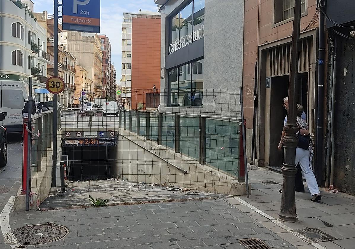 Estado del parking de la plaza del Mercat.