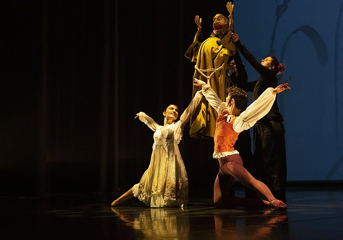 Un momento de la escena de la boda.