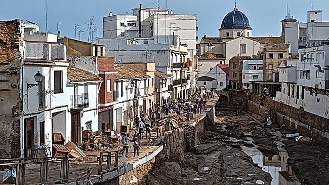 Imagen antes - La calle Buñol. sin muro, después de la riada.
