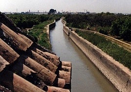 Canal y huerta en Moncada.