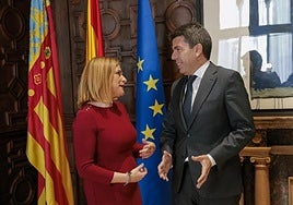 Bernabé dialoga con Mazón, en una imagen de archivo.