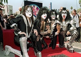 Todos los miembros del grupo en 1999.