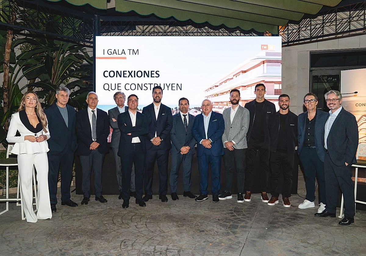 Imagen de la I Gala 'Conexiones que construyen' celebrada por TM junto a miembros del Valencia CF