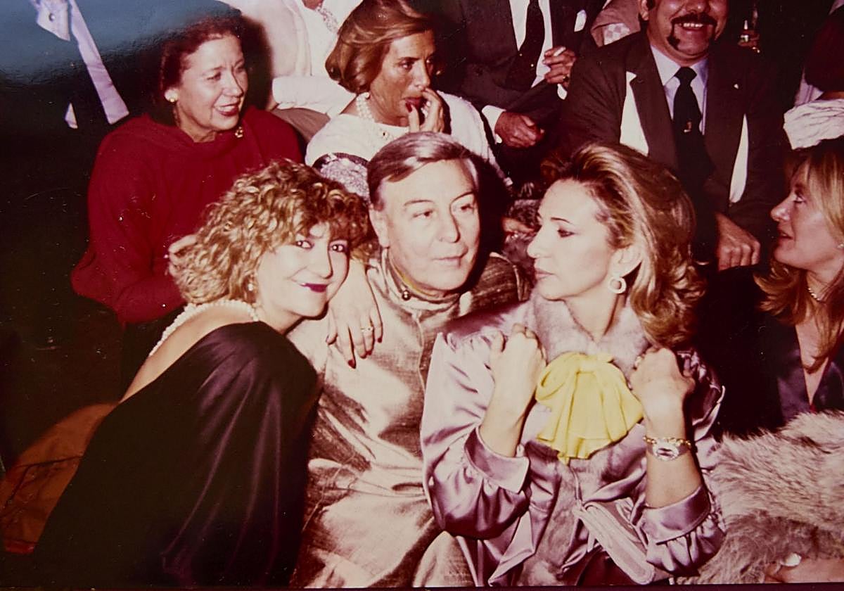 Las imágenes de las fiestas que recuerdan la trayectoria social de Mayrén Beneyto