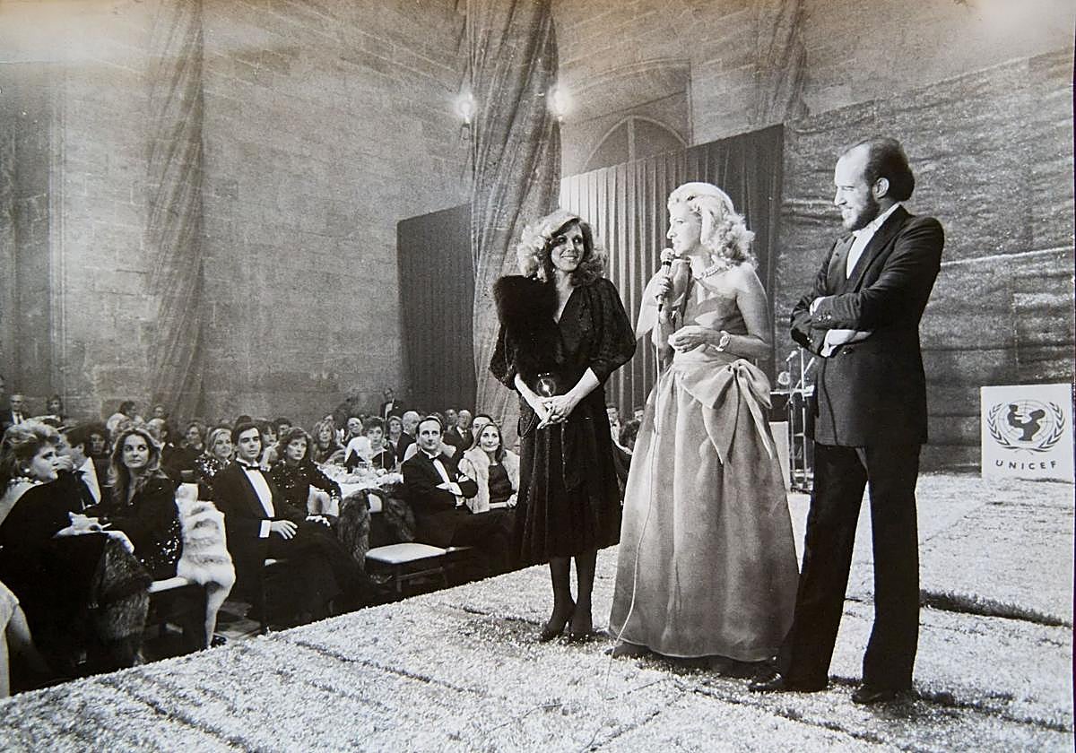 Mayrén habla en una de las galas de Unicef mientras fue presidenta de la entidad.
