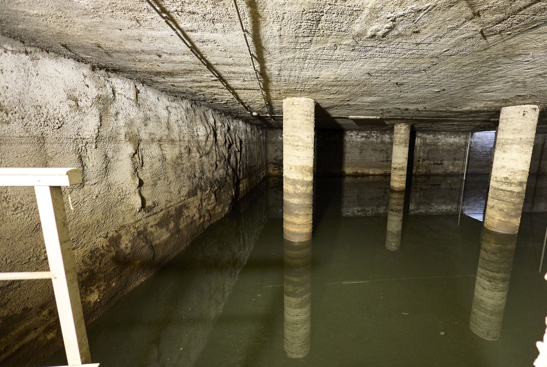 FOTOS | Dentro del tanque de tormentas de Eugenia Vinyes en Valencia