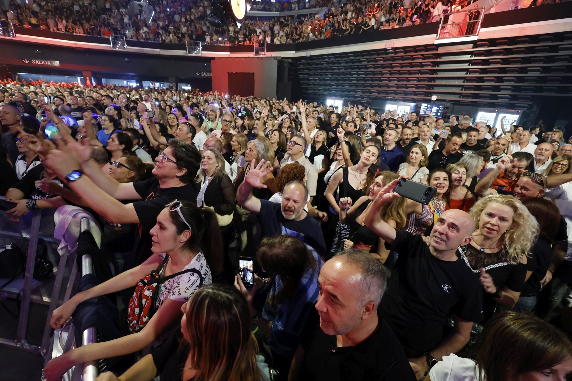 FOTOS | El Roig Arena celebra Discoteca de los 80 con Samantha Fox